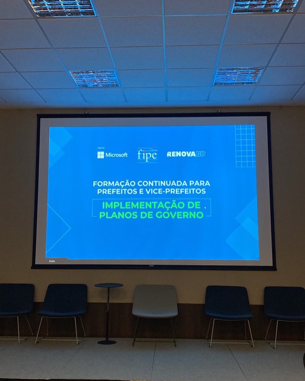 prefeito-participa-de-curso-de-extensao-escola-de-gestao-politica-municipal