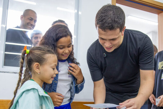 expedito-miguel-vila-emil-recebe-escola-totalmente-reformada