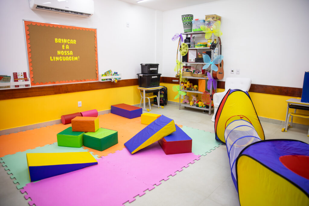 expedito-miguel-vila-emil-recebe-escola-totalmente-reformada